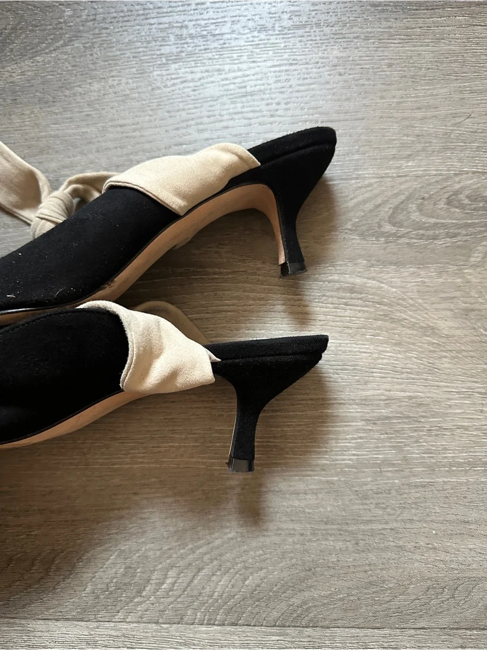 M. Gemi Black Pointed Kitten Heel with Beige Knot